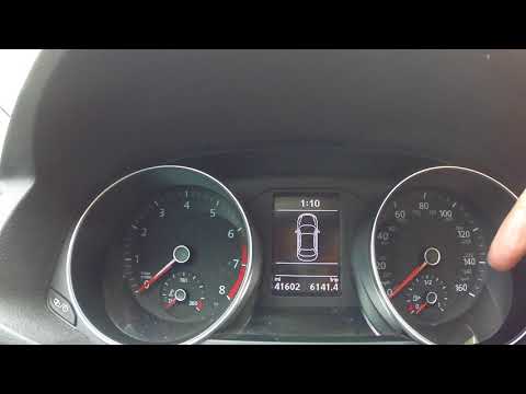 Video: ¿Cómo se reinicia la luz de aceite en un Volkswagen Passat?