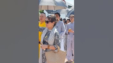 Khoảnh Khắc Đơn Sư Thầy Và Gia Đình Diễn Viên Quý Bình Đưa Tiễn Diễn Viên Quý Bình Ra Biển Cần Giờ