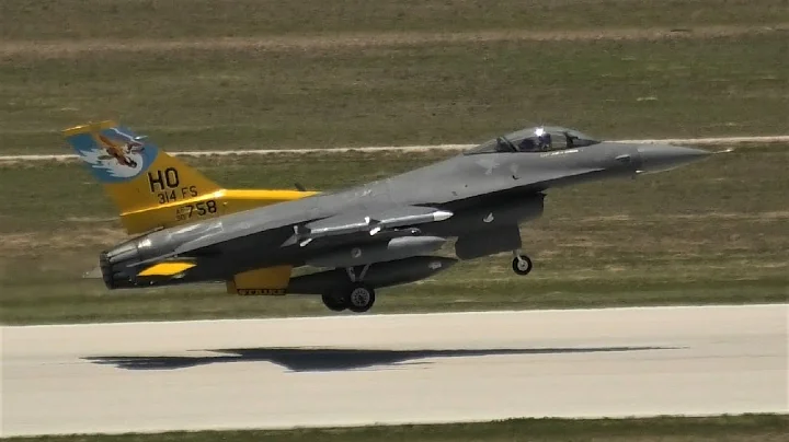 (HD) F-16C Viper Low Passes and Unrestricted Climb...
