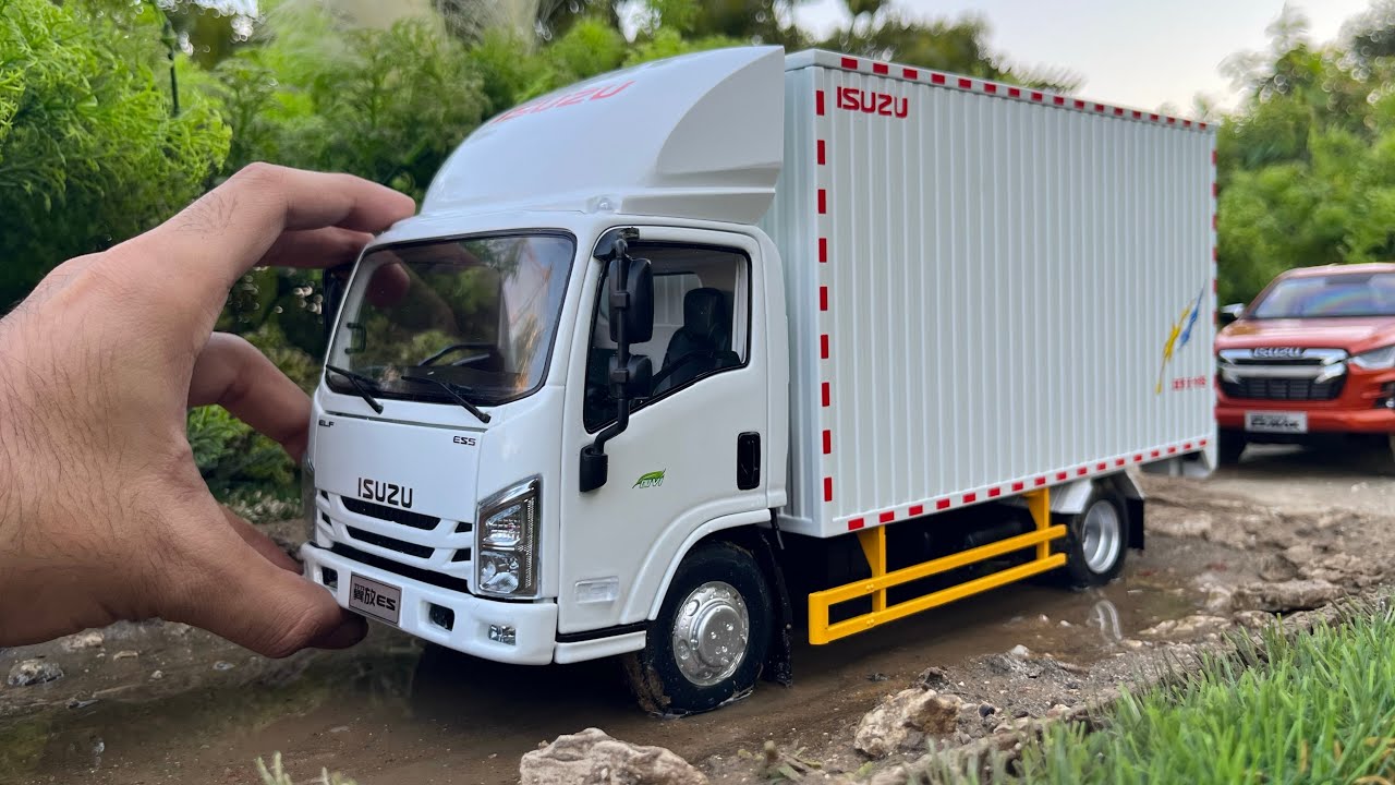Unboxing ISUZU Delivery Truck 1:18 Scale | Diecast Model Cars 