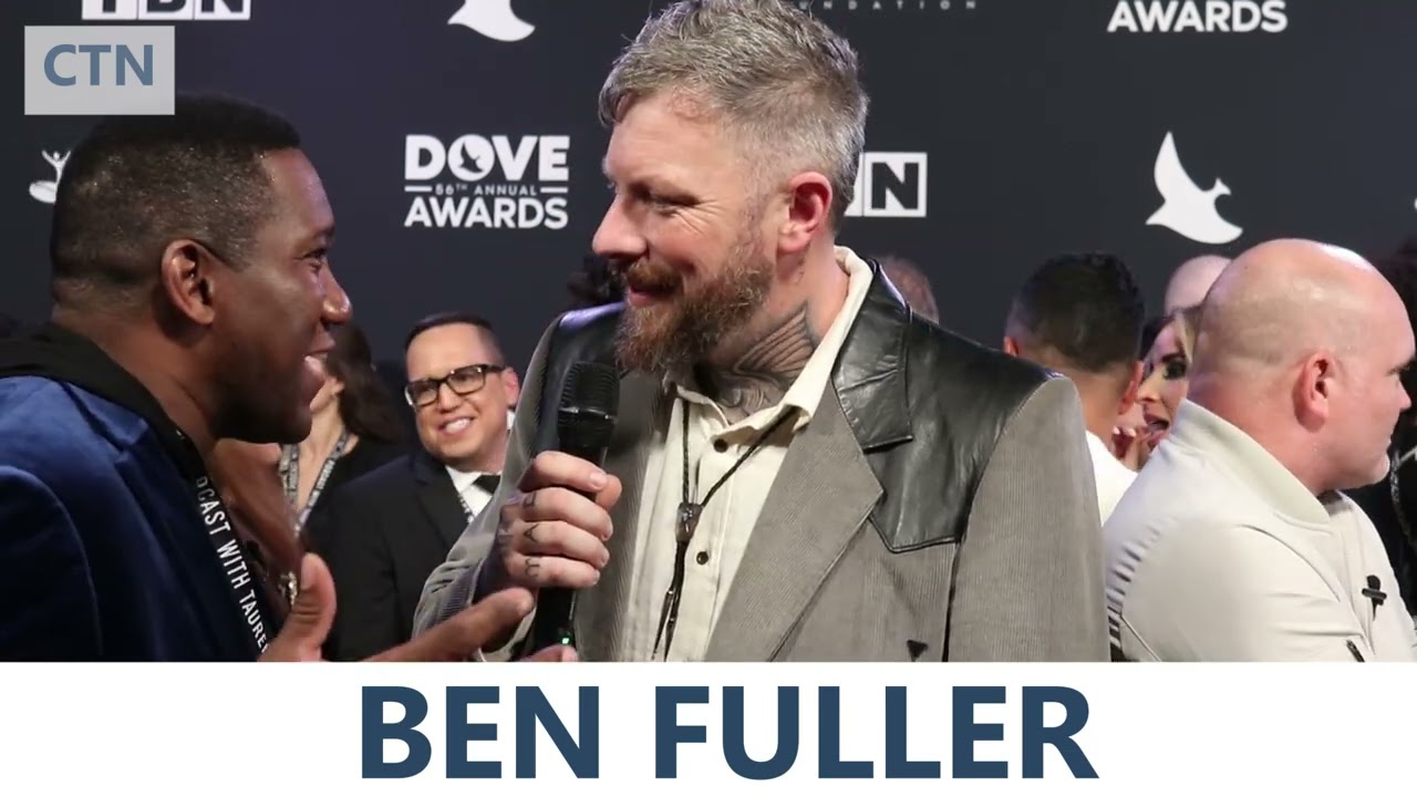 Бен Фуллер — красная дорожка премии Dove Awards 2025