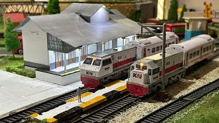 Unboxing and Assembling the Latest Ciamis Train Station Miniature Directly Rolling in the HO Scal...