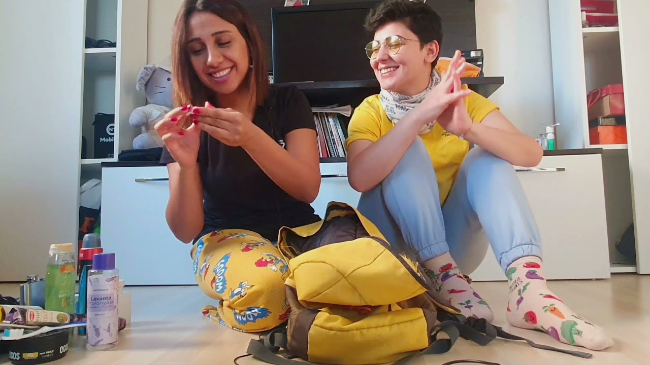 Evini üstündə gəzdirən insan👀- Adanın çantası