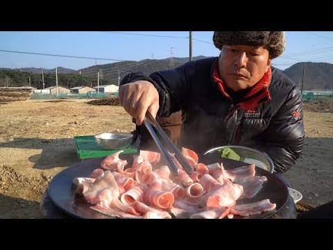 솥뚜껑에 구워 먹는 아버지의 삼쏘 먹방!! 대패삼겹살 (Daepae samgyeopsal, Thin pork belly) 요리&먹방!! - Mukbang eating show