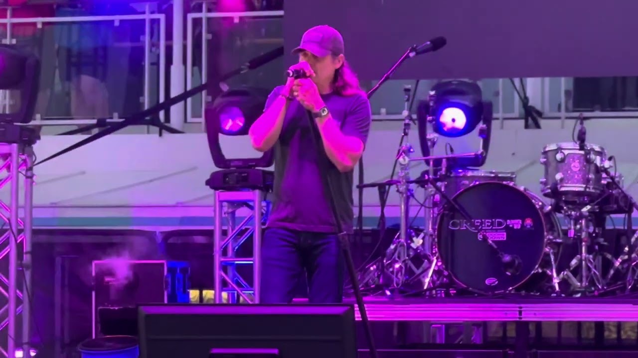 Brad Arnold from 3 Doors Down singing Garth Brooks on the Summer