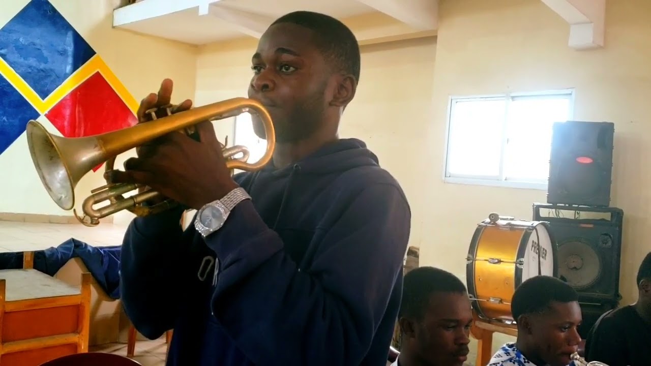 Cornet Solo - holy night / NGANGOUONI BAND SOLISTE : BÉNI MALANDA 