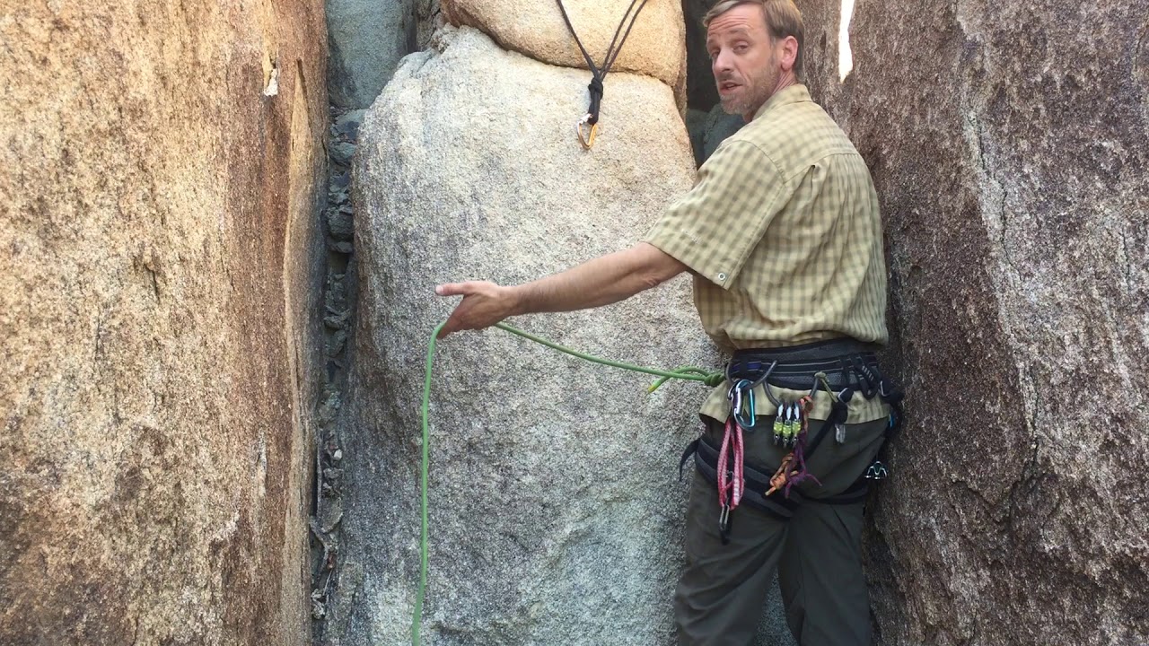 How to tie a clove hitch with one hand. YouTube