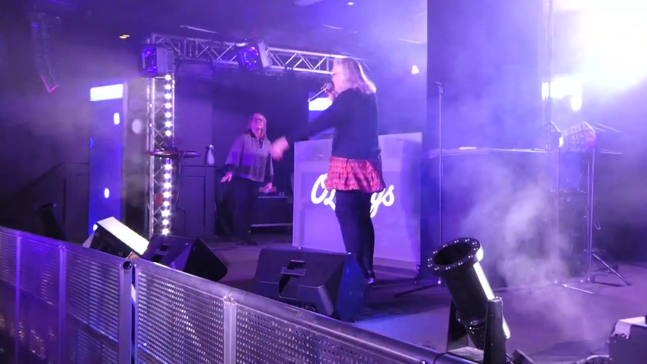 ⁣Tinnie Wretljung Persson O'Learys Västerås karaokemästerskap 20/2 2026