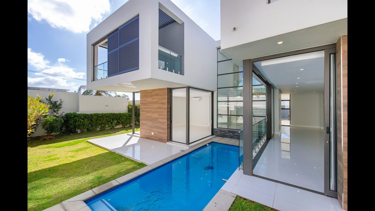 A light, bright home in Sandown. Lew Geffen | Sotheby's International Realty