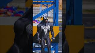 Poder Venom Roube uma motocicleta durante uma corrida!