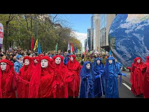 Tens of thousands urge EU for climate action at Brussels demonstration