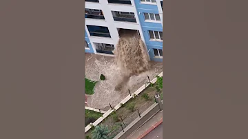 Flood Waters Gush Through Ankara Building 
