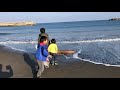 海は楽しい!波で遊ぶキッズたち!