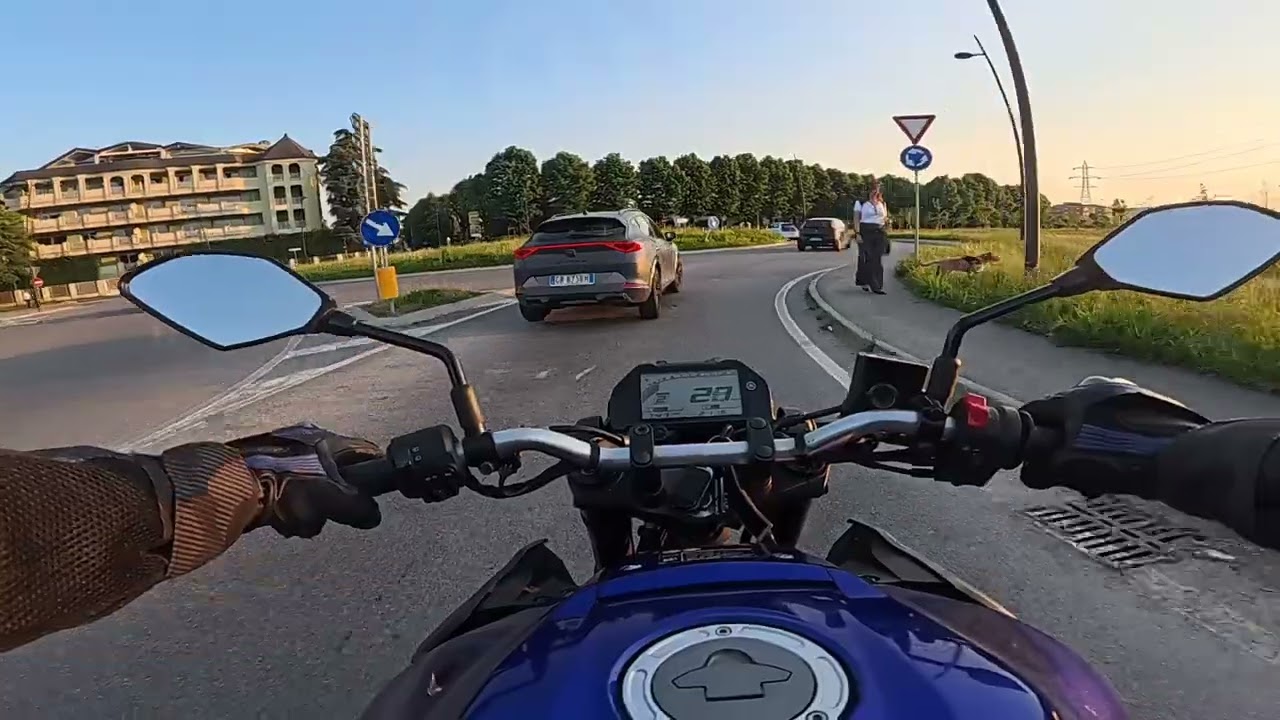 Tramonto in moto con Yamaha MT-03
