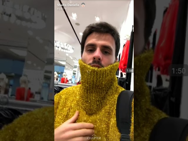 Ambrose danielle fait du shopping
