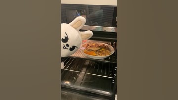 #skzoo #godsmenu #straykids Cheft Leebit cooked Dwaekki🙃💕