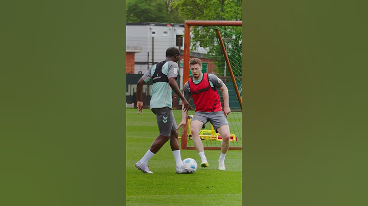 Derrick Köhn vs Mitchell Weiser