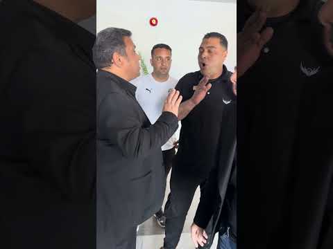 شوف فضــ..ــيحة تعامل وفد الأهلي داخل اتحاد الكورة thumbnail