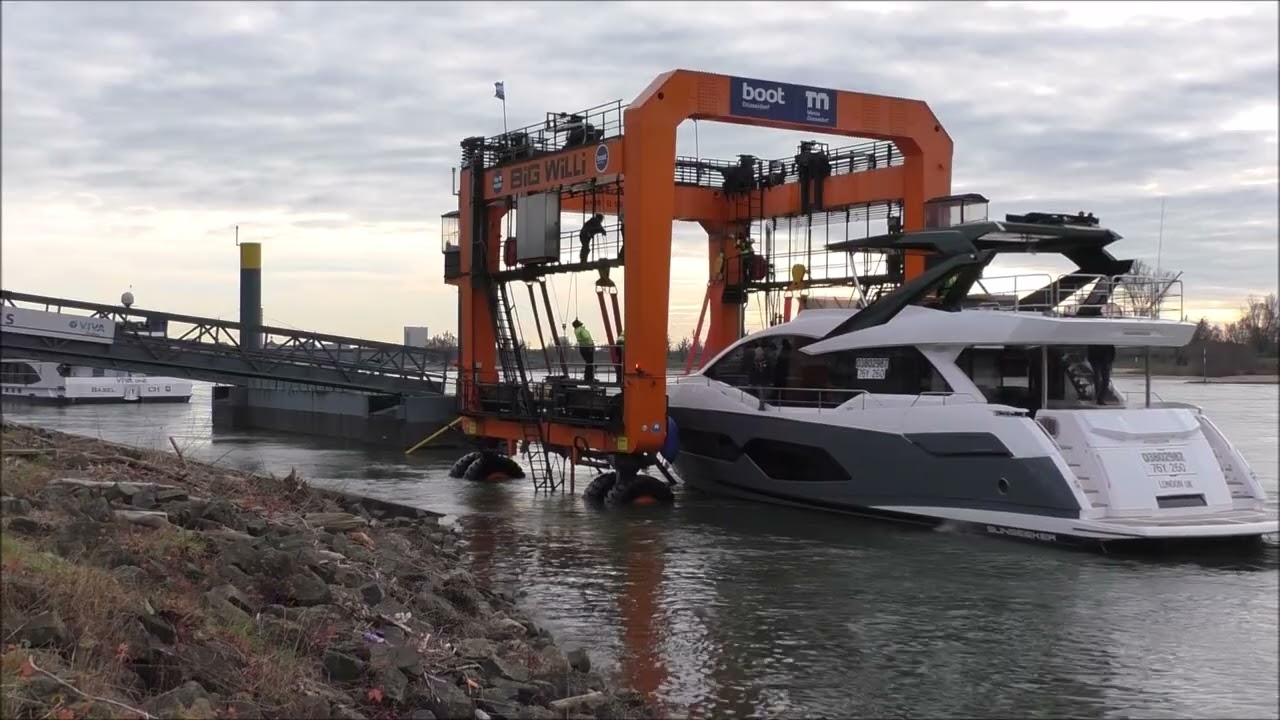 Spezialkran Big Will zur Boot 2026 Düsseldorf