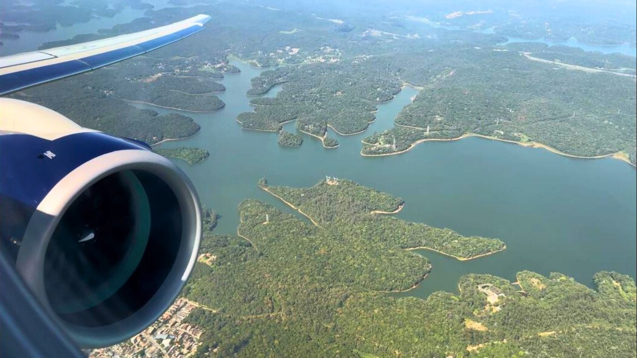 DO LITORAL PAULISTA AO JABAQUARA | Pouso em Congonhas a bordo do Embraer E195-2 da Azul