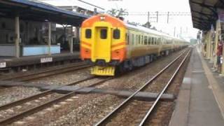 EMU100通過二水火車站南下