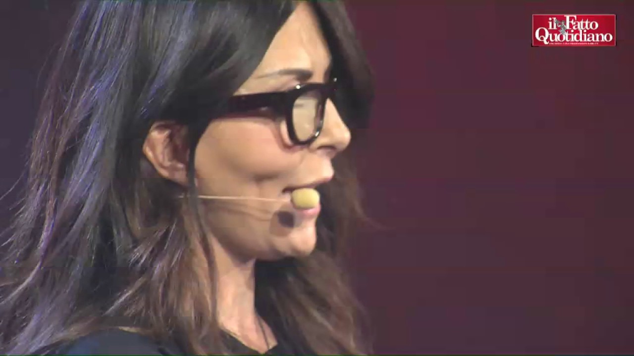 “La Costituzione è NOstra”, Sabrina Ferilli: “Il governo vuole dividerci sulla Carta”