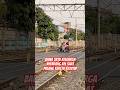 bawa satu keluarga nyebrang rel saat palang kereta ketutup🫣 #kereta  #videoviral