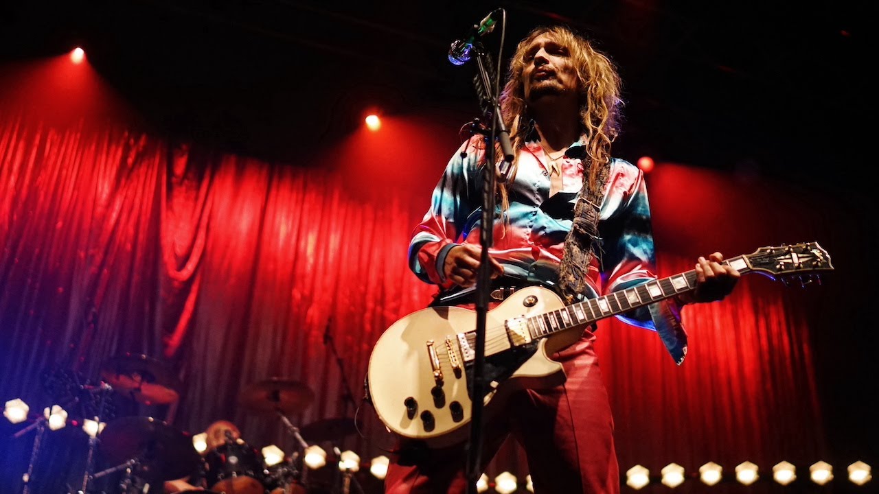 The Darkness - Givin' Up (Live) @ Brighton Dome, Brighton - 17/11/12