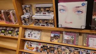 Toy Paradise: Toy Hunting at 808 Collectibles, Barnes & Nobles and Book Off..