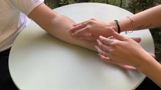 🍀ASMR🍀Tracing your arm with my fingers🍀Accent