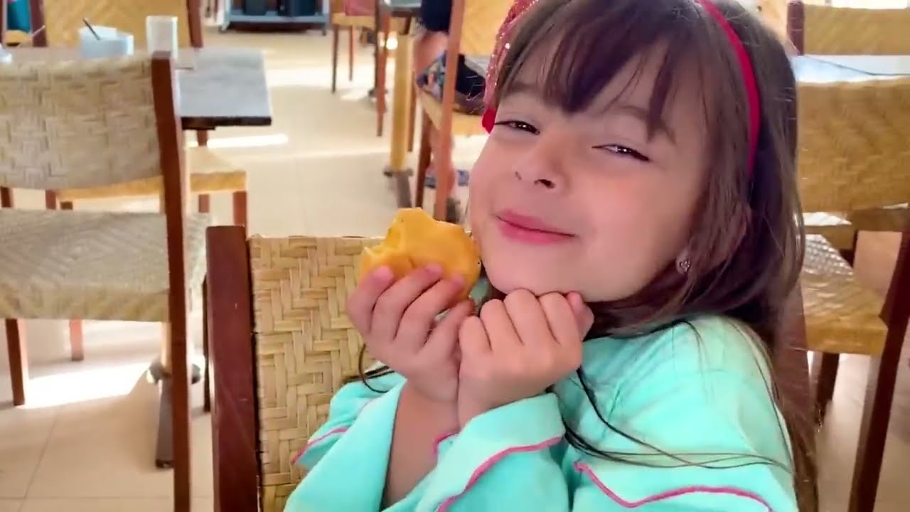 Лауринья - няня для Хелены в отпуске ☀️