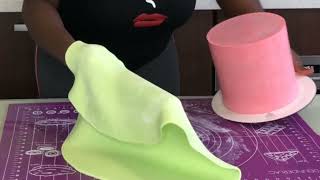 HOW TO COVER A FONDANT CAKE FOR BEGINNERS WITHOUT CRACKS OR TEARS screenshot 5