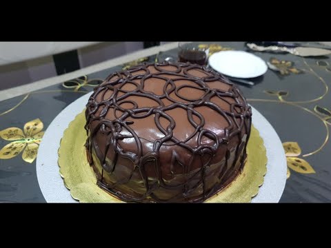 Video: Şokoladlı Bir Tortu Necə Bəzəyəcək