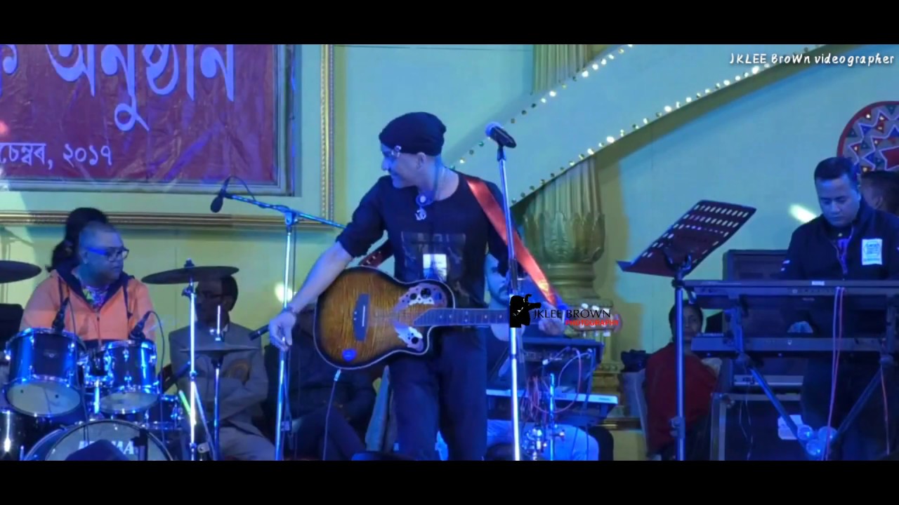 Zubeen garg 2017 live performance   O Halki suti halki 