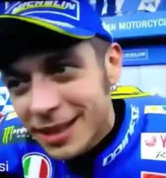 Valentino Rossi ngopi