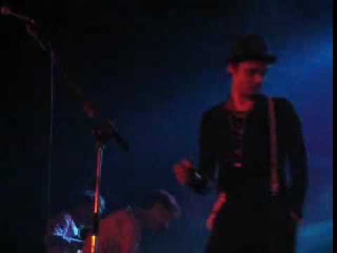 Pete Doherty smokin' Pete Doherty smokin'