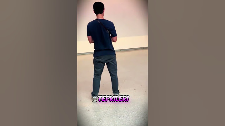 Ayakkabısını Çıkarıp Sergi Salonunda Bekledi