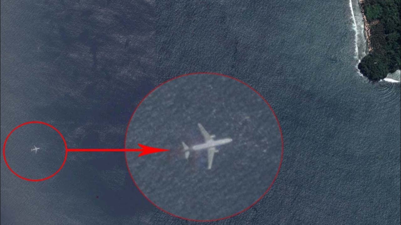 Замечено где находится. Малазийский Боинг 2014 mh370. Mh370 самолёт пропавший. МЕГАЛОДОН снимок со спутника. Самолеты на Google Maps.