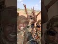 بارا جيناكي.. واللبس كاكي