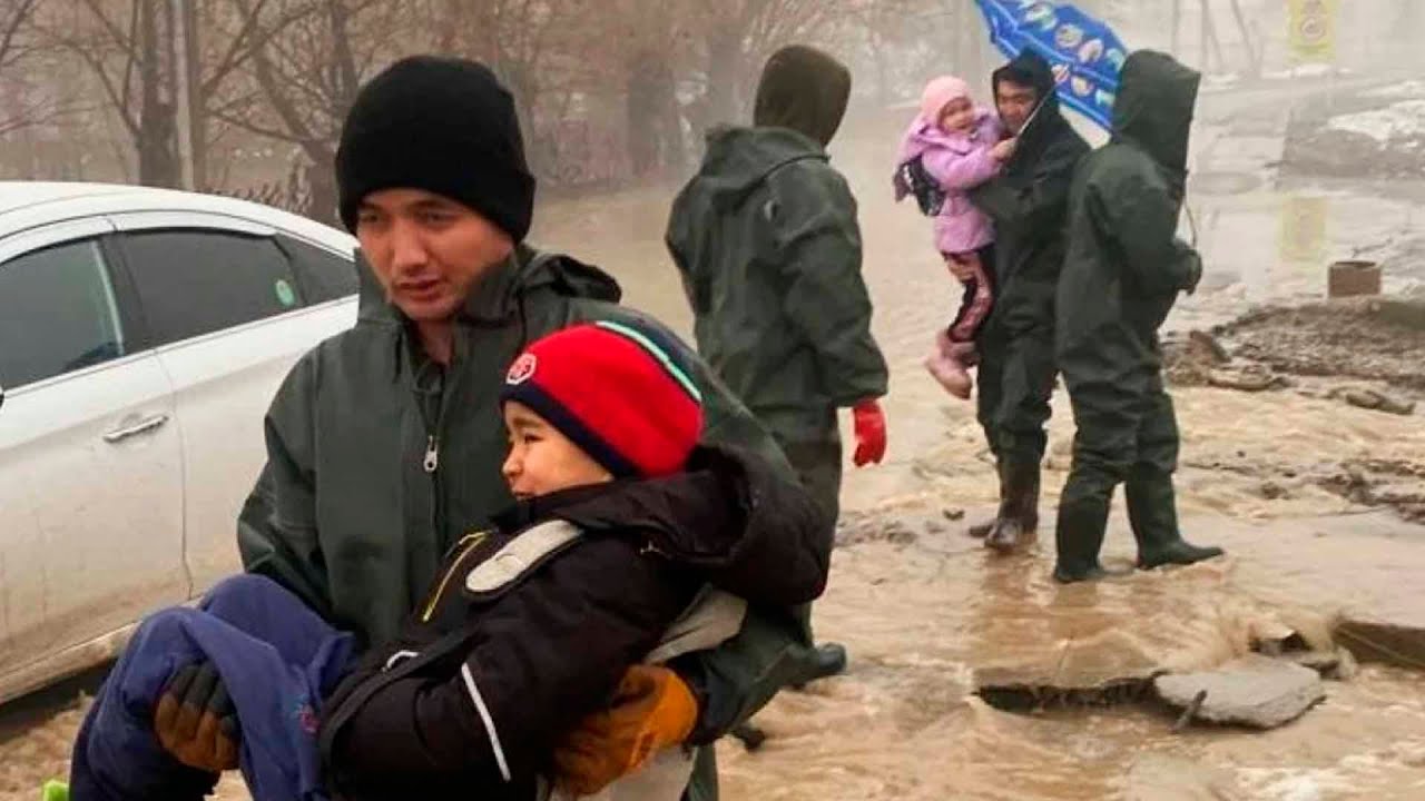 Военные эвакуировали 74 человека с затопленных территорий в Актюбинской области