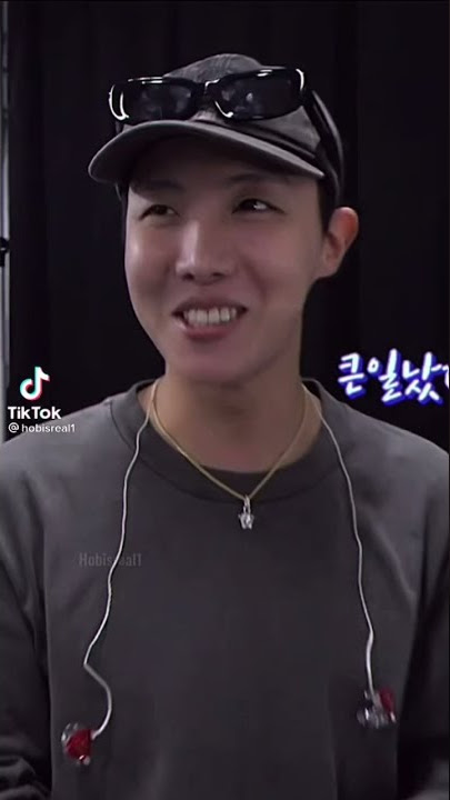 That yellow shirt I swearrrrrrr 🥵 #jhope #hobi