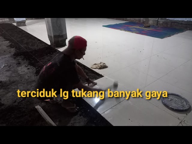 PASANG GRANIT  BERSAMA TUKANG KEBANYAKAN GAYA class=