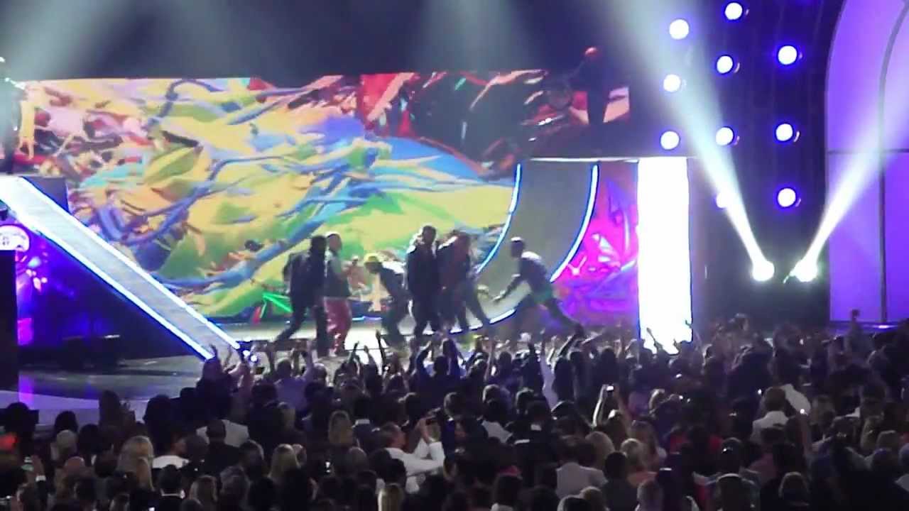 Turn Up The Music - Chris Brown Performing Live @ Billboard Music ...