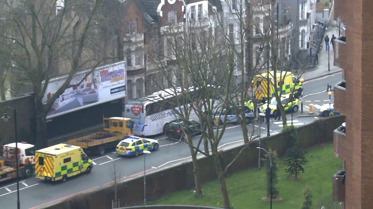 Crash Cremorne Road Chelsea about 12.30hrs. 24/03/2017 YouTube