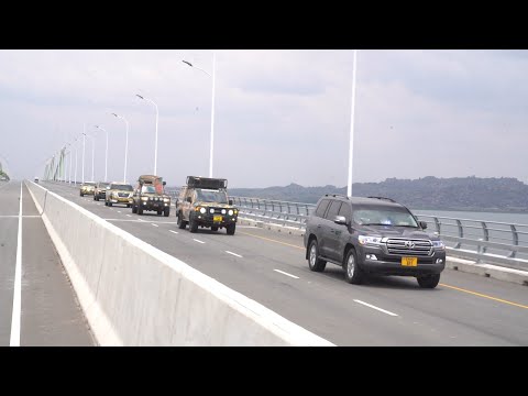 BALAA MSAFARA WA MAKONDA UKIPITA JUU YA DARAJA LA MAGUFULI MWANZA