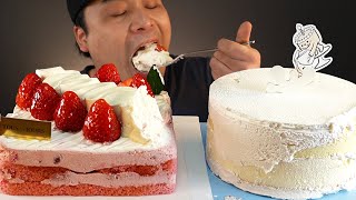 Strawberry cake and cream cake mukbang~!! Real sound ASMR social eating Mukbang