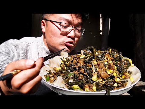 Video: Lemak Babi Diisi Dengan Cendawan, Dengan Sos Oren Dan Sayur-sayuran Hangat