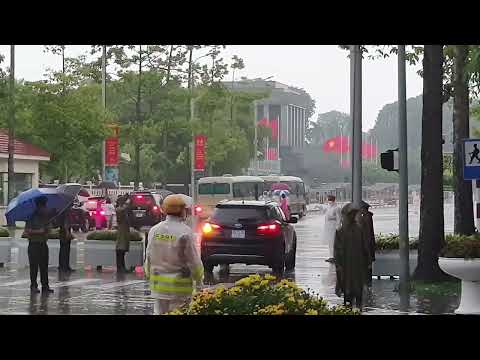 Video Đoàn xe ngoại giao và lãnh đạo cấp cao viếng thăm Lăng... - youtube