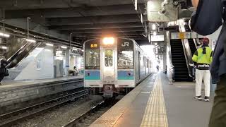 【4K高画質】E127系100番台モトA2編成がワンマン普通長野行きとして松本駅2番線を発車するシーン!(2025.11.16 15:29)