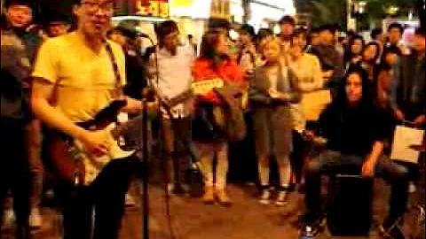 Street Performing Sunday Morning - Maroon 5 (Cover...